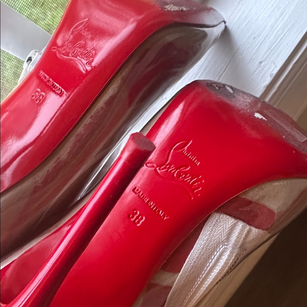 LAST CALL! ESTATE SALE, MOVING ABROAD! $1490 CHRISTIAN LOUBOUTIN BOOTIES - Picture 4 of 5